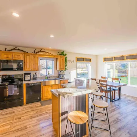 Beaver Pines Central Hiking Camp On Budget